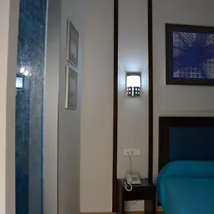 2* Ξενοδοχείο Y Dona Lola